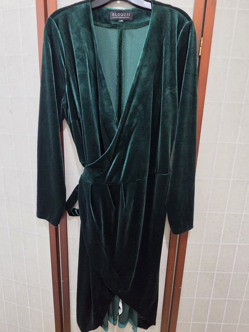 ELOQUII Emerald Green Velvet Wrap Dress 16 Luxe Holiday Gothic Glam Dark Romance